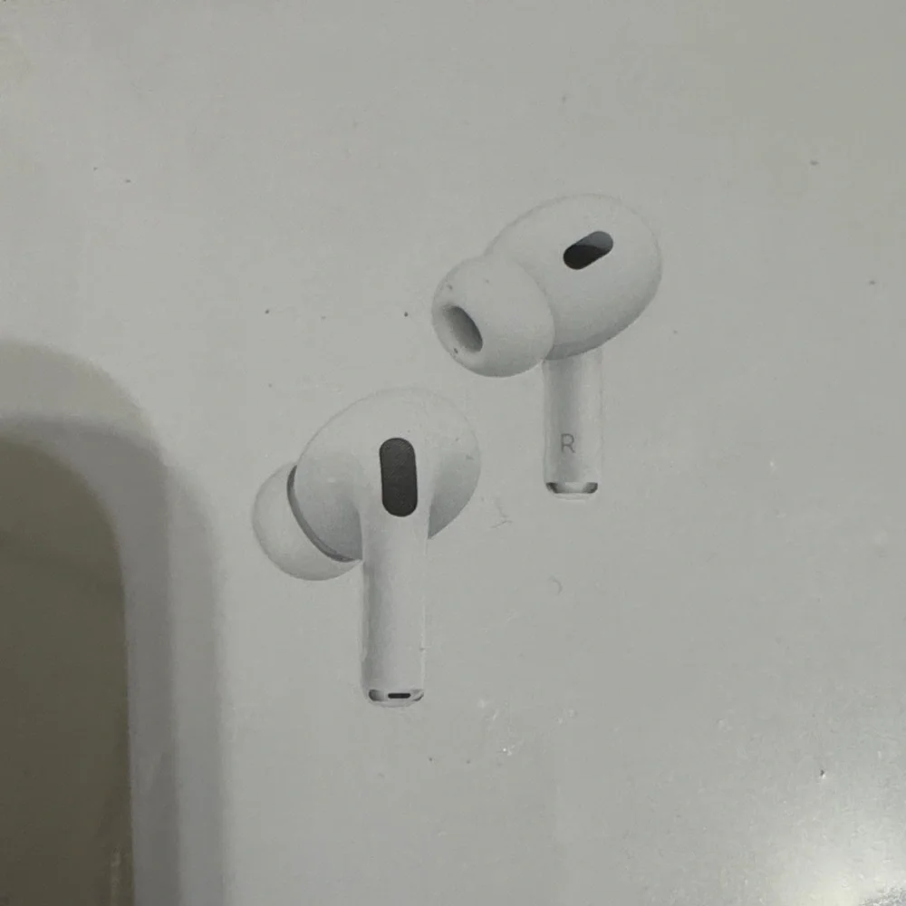 Apple White Wireless Earbuds